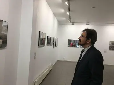 قاسمی از دومین نمایشگاه بین المللی ایران فتو در پاریس بازدید کرد