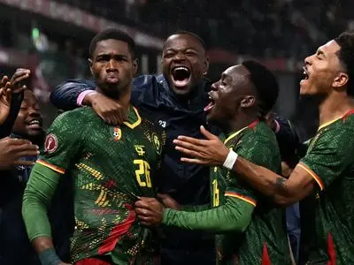 ویدئو: وقتی هوادار کامرونی سراز پا نمی شناسد