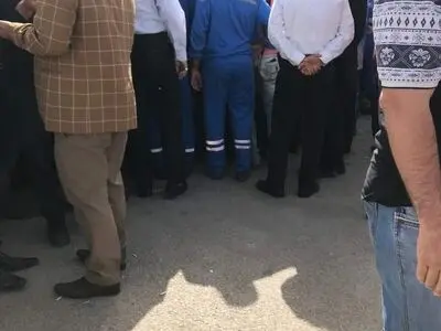 تجمع اعتراضی کارکنان دریایی در بندر امام خمینی/ با نان ما بازی نکنید