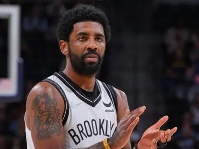 افطاری جالب ستاره NBA در زمین مسابقه(عکس)