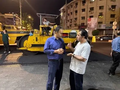 بازدید بامدادی شهردار رشت از طرح آسفالت‌ریزی گسترده در مناطق پنج‌گانه