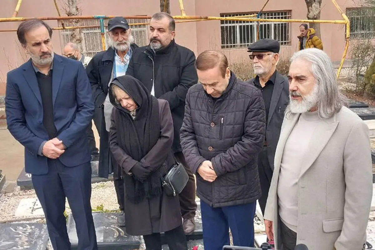 جشنواره موسیقی فجر با غبارروبی مزار شهید آوینی و دیگر هنرمندان افتتاح شد