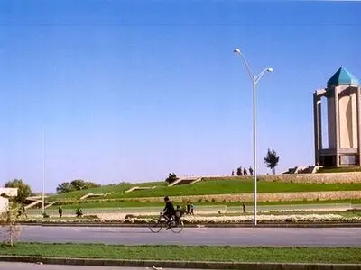 می‌توان به همه تاریخ شک کرد/ وجهه زمینی باباطاهر دوست‌داشتنی‌تر است/ تنها تلویزیون از مستند رنجیده خاطر شد