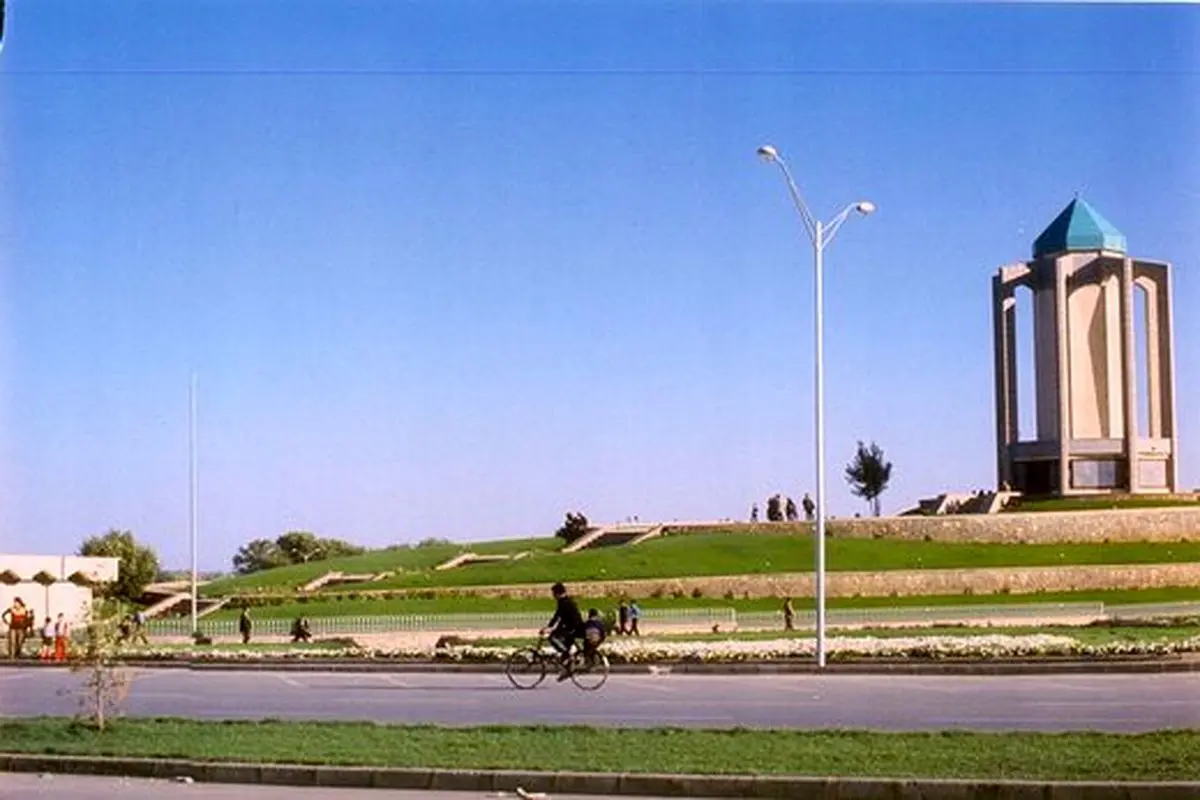 می‌توان به همه تاریخ شک کرد/ وجهه زمینی باباطاهر دوست‌داشتنی‌تر است/ تنها تلویزیون از مستند رنجیده خاطر شد