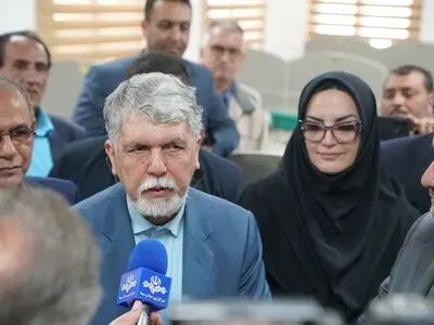 وزیر ارشاد کتابخانه شهر داراب را افتتاح کرد