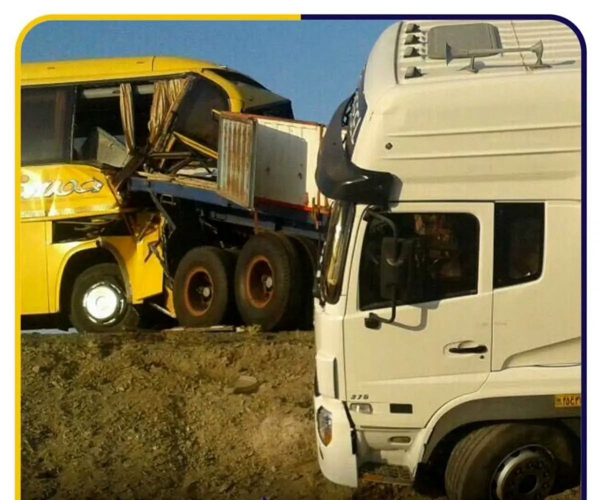 یک کشته و 19 مصدوم؛ رهاورد برخورد اتوبوس با کامیون در جاده سرچم