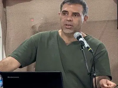 کارگری که در سکوت، داربست لرزان را می‌بیند/ سرپرست فقط فریاد می‌زند!