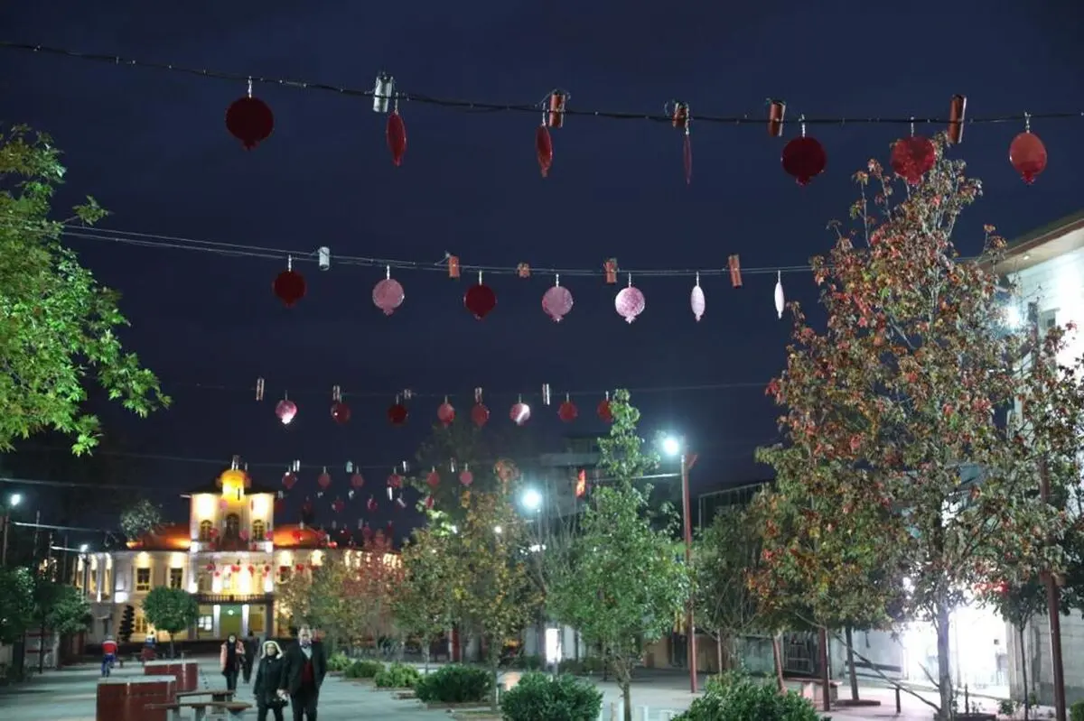 آذین بندی ساختمان شهرداری رشت به مناسبت شب یلدا