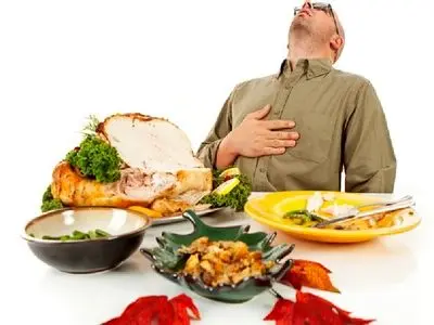 پرخوری مهم‌ترین علت رفلاکس معده