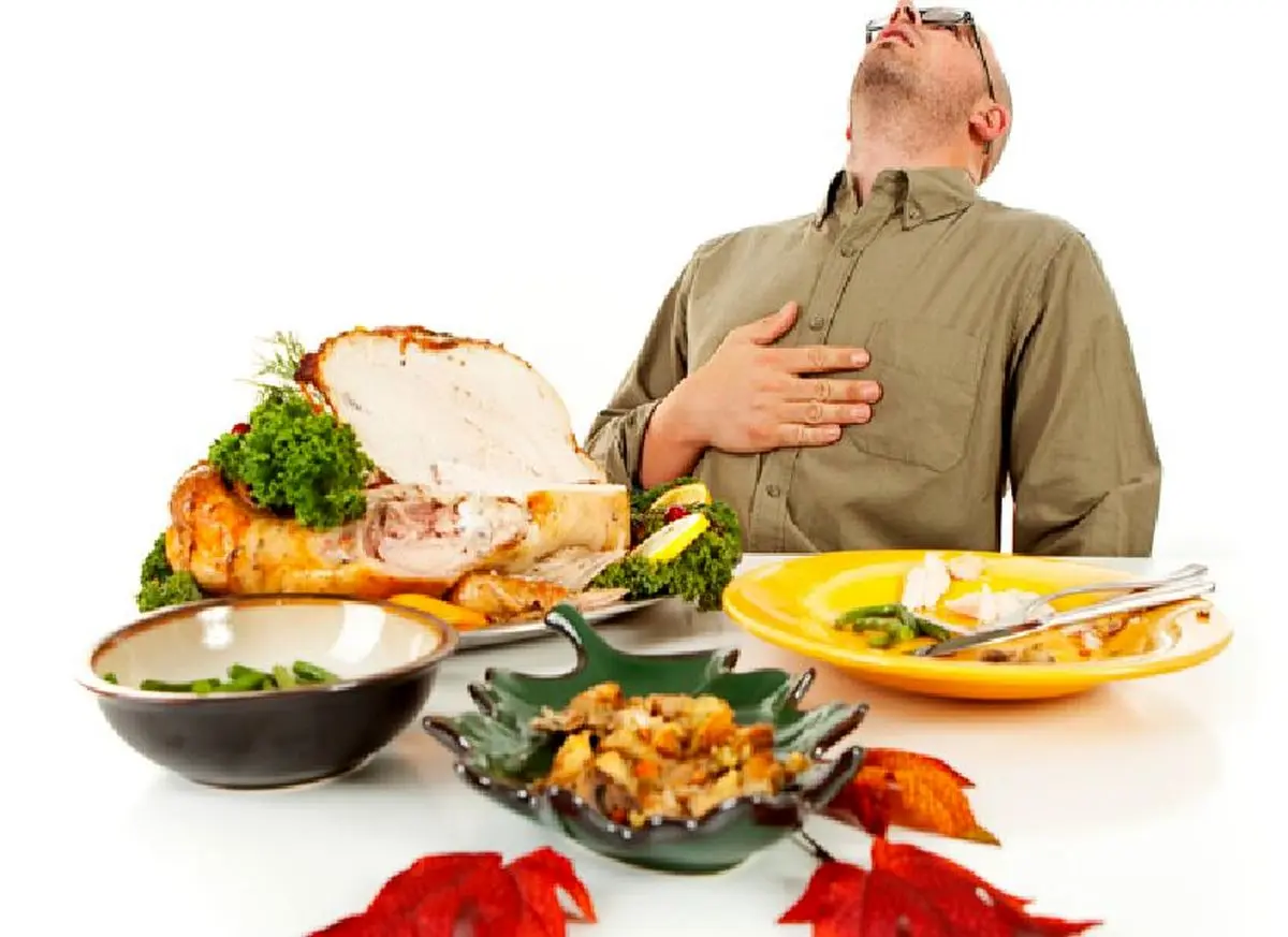 پرخوری مهم‌ترین علت رفلاکس معده