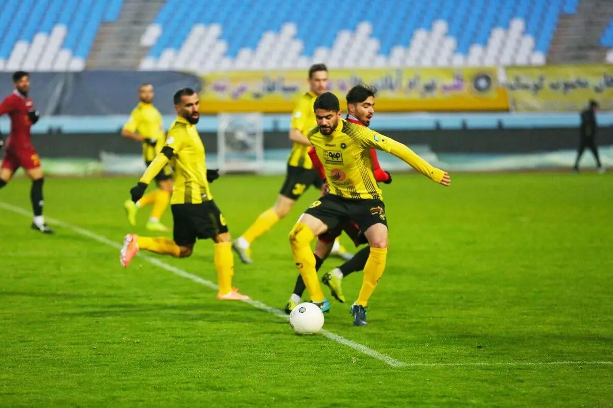 سپاهان و حذف یک مهره کلیدی دیگر در بازی با استقلال؛ شایان به سرنوشت آقایی دچار شد
