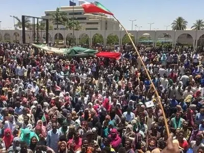 أنباء عن تدخل الجیش السودانی لحمایة المحتجّین