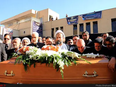  پیکر معاون پارلمانی سازمان تامین اجتماعی در اصفهان تشییع شد