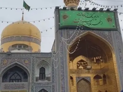 بارش برف در حرم مطهر رضوی در روز مبعث رسول اکرم(ص) + فیلم
