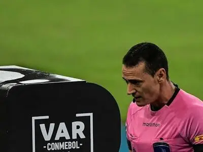VAR فرشته مرگ یا نجات فوتبال ایران/ هنوز هیچ اتفاقی واقعی نیست