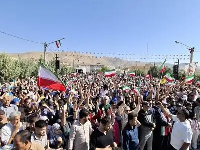 همایش ۲۲ هزار نفری پیاده‌روی خانوادگی در صدرا برگزار شد/۱۰۰ دوچرخه به قید قرعه اهدا شد
