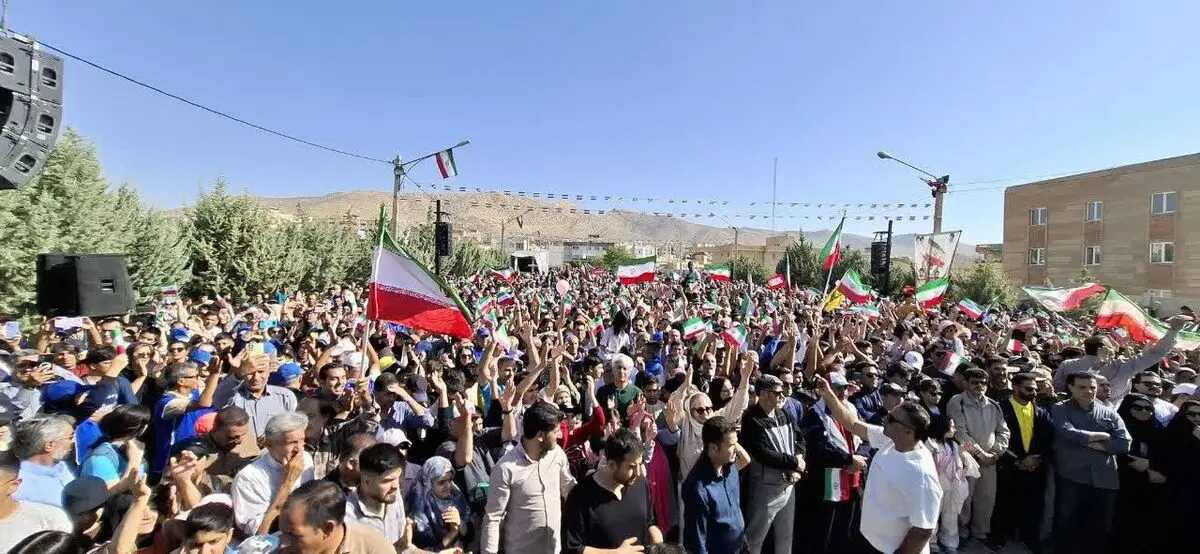 همایش ۲۲ هزار نفری پیاده‌روی خانوادگی در صدرا برگزار شد/۱۰۰ دوچرخه به قید قرعه اهدا شد