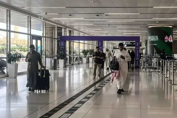 حمله به فرودگاه ریاض؛ پروازها متوقف شد و مسافران تخلیه شدند