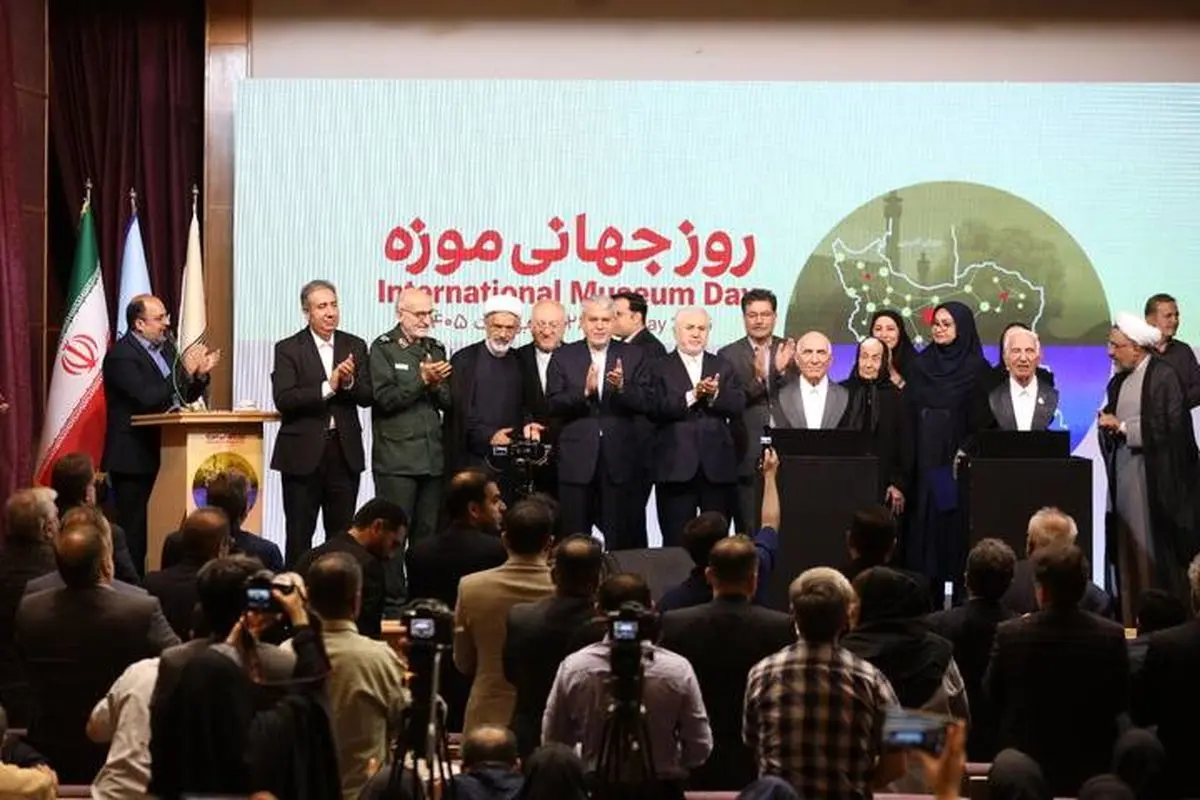 هفته میراث‌فرهنگی با افتتاح پلتفرم «ایران موزه» آغاز شد/ بازگشایی نمایشگاه عکس «ایستاده در غبار» و رونمایی از تندیس برادران امیدوار