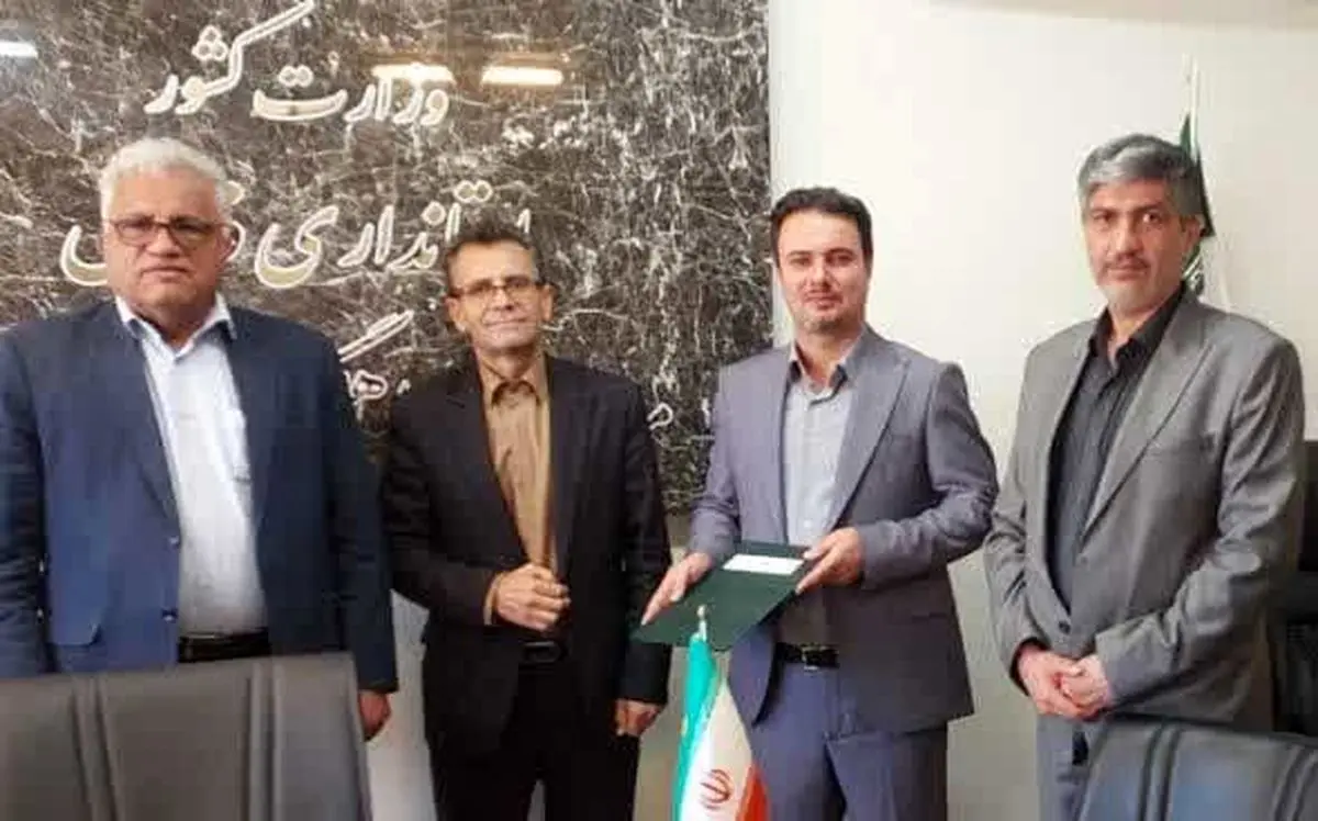 تفاهم‌نامه احداث ۹ نیروگاه خورشیدی در فارس امضا شد