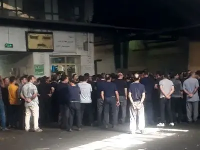 ادامه اعتراض کارگران شرکت کارتن ایران به تأخیر در پرداخت حقوق و مخالفت با سختی کار 