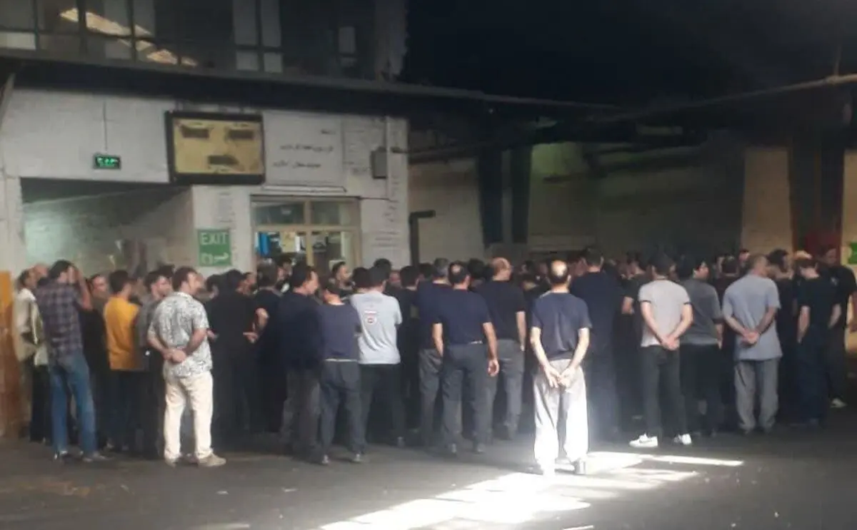 ادامه اعتراض کارگران شرکت کارتن ایران به تأخیر در پرداخت حقوق و مخالفت با سختی کار 