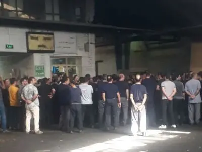 ادامه اعتراض کارگران شرکت کارتن ایران به تأخیر در پرداخت حقوق و مخالفت با سختی کار 