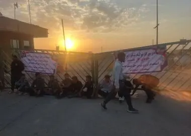 تجمع دوباره جوانان روستایی خوزستان مقابل نیشکر دعبل خزایی/ ما فقط کار می‌خواهیم