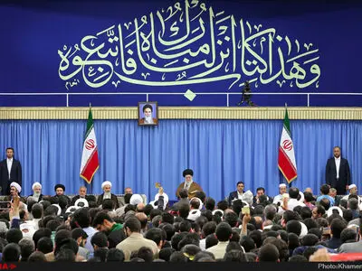 دیدار شرکت‌کنندگان در مسابقات بین‌المللى قرآن کریم‌ بارهبر انقلاب اسلامی 