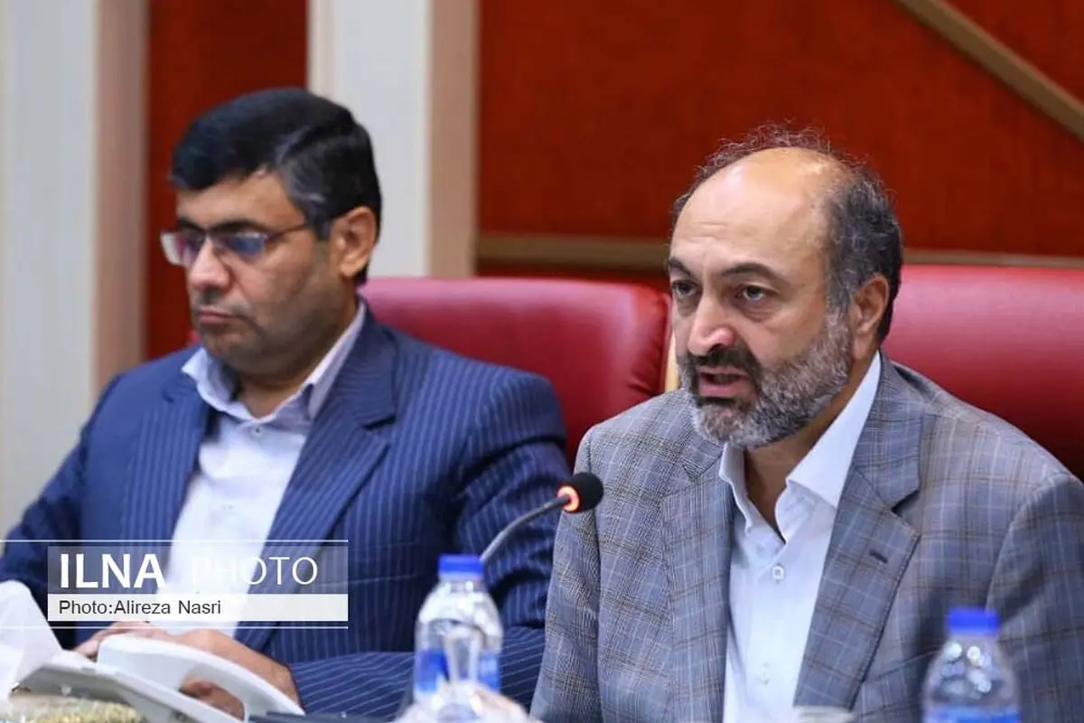 به دور از حاشیه ها، انجام وظیفه کنیم