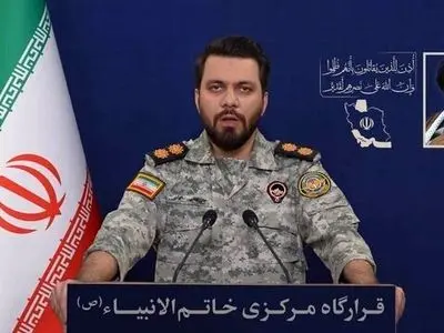 متحدث مقر "خاتم الانبیاء" مخطابا الاعداء: امانیکم بالسیطرة على مضیق هرمز ستُقبر معکم