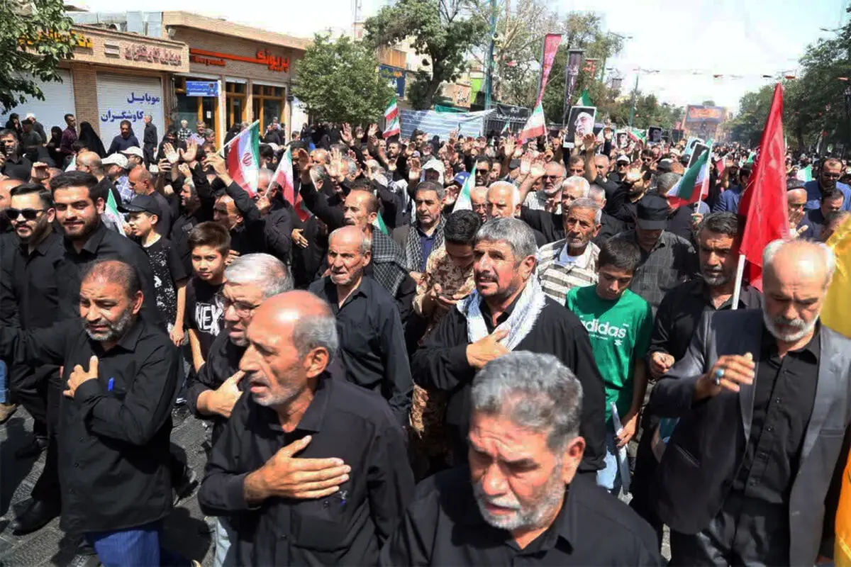 دلدادگان حسینی در قزوین راهپیمایی کردند