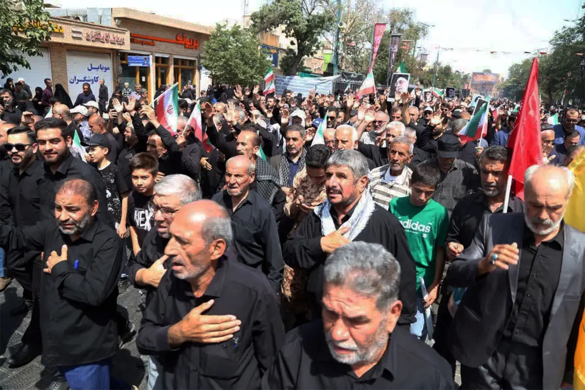دلدادگان حسینی در قزوین راهپیمایی کردند