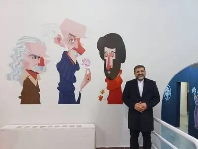 وزیر فرهنگ از بخش رقابتی «طوبای زرین» و بازار هنر جشنواره تجسمی دیدن کرد