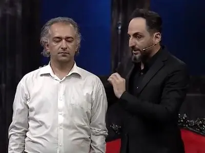 معلق‌کردن یک فرد در هوا در برنامه تلویزیونی! + فیلم