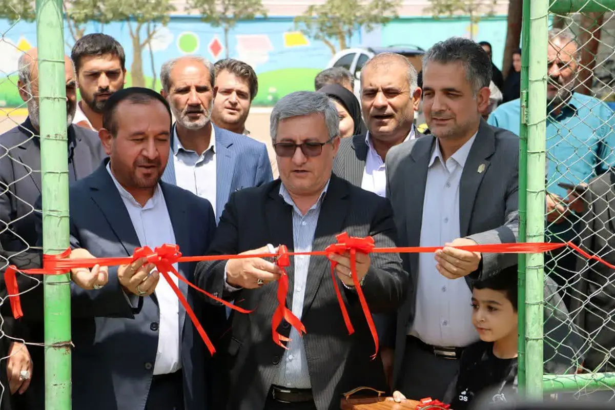 2 زمین چمن مصنوعی در مدارس شهر نرجه استان قزوین افتتاح شد