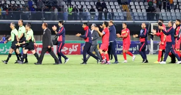 کنایه هماهنگ فولادیها علیه داور بازی گل گهر