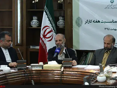 نشست خبری  محمد مهدی حیدریان و دبیرکل خانه کارگر 