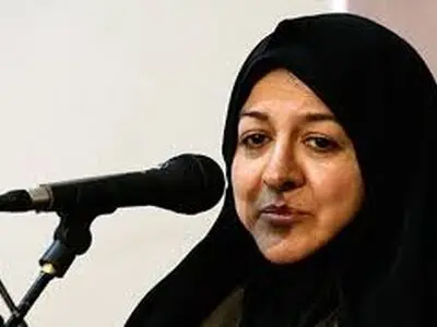 سیاست باعث جدی نگرفتن هنر افراد می‌شود 