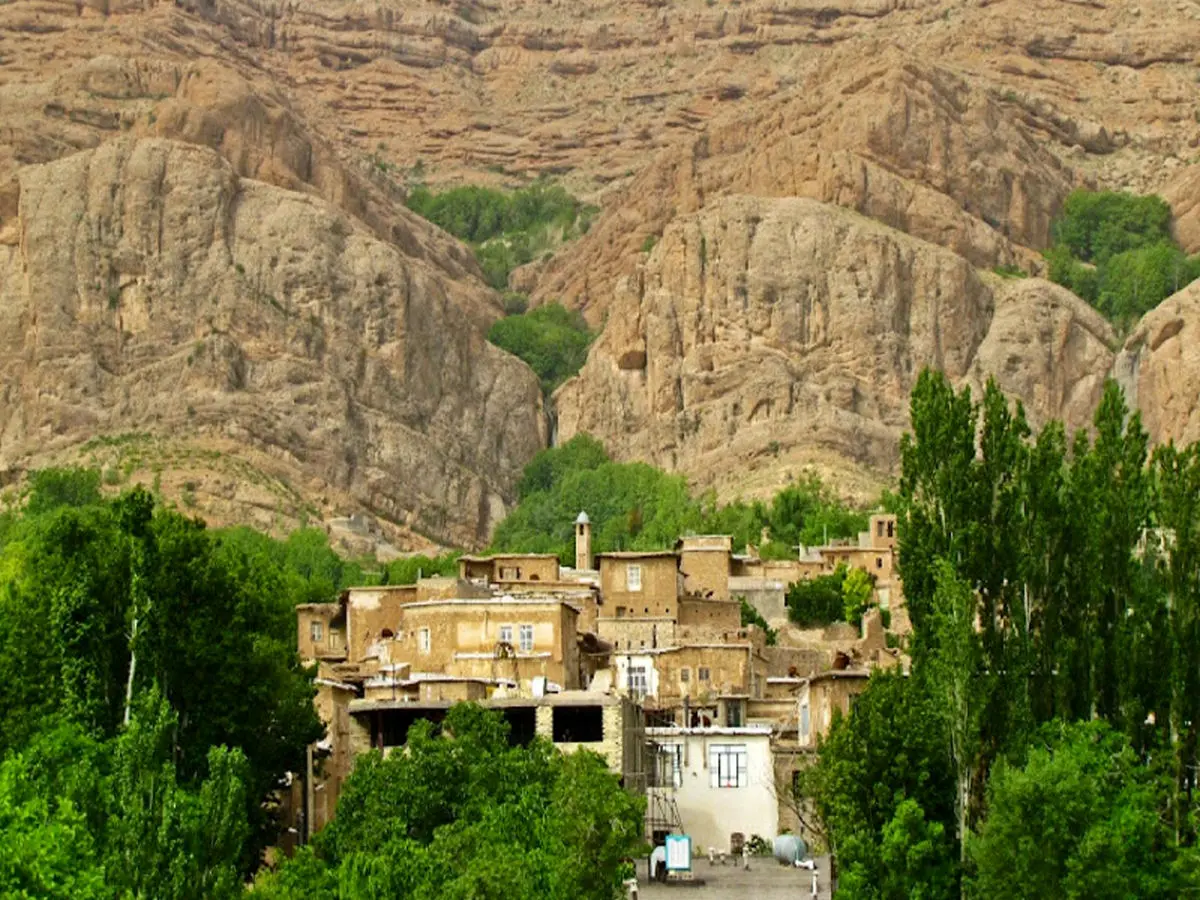 راهنمای گردش در کوچه باغ های قلات شیراز