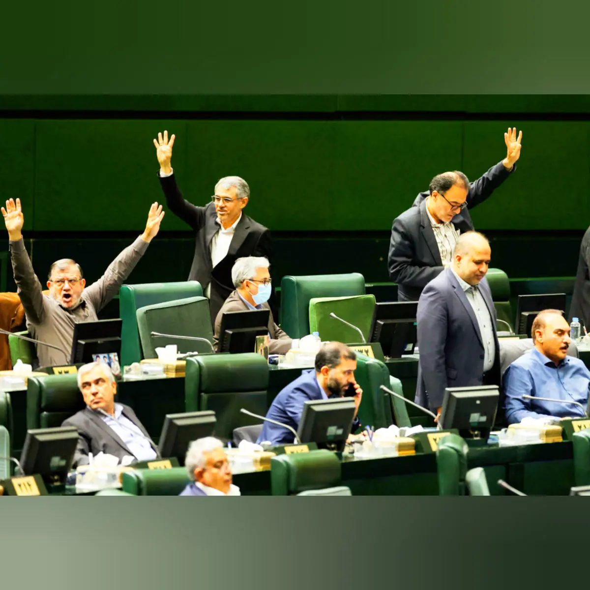 حاشیهسازی قبل از سفر نیویورک