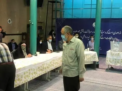 مسجد جامعی در حسینیه جماران رای خود را به صندوق انداخت
