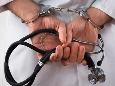 دستگیری دندانپزشک قلابی در شهرستان بافق استان یزد