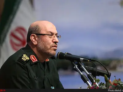 ثلاثة مشاریع استراتیجیة یدشنها وزیر دفاع ایران