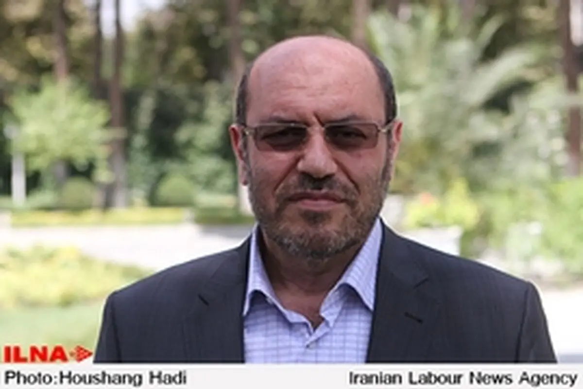 دشمن با همه ابزارش علیه نظام جمهوری اسلامی ایران توطئه می‌کند