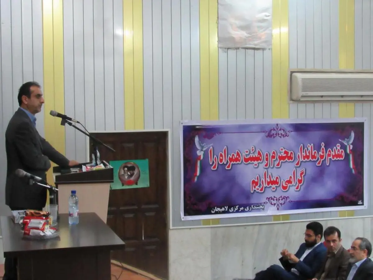 نباید نگاه ها به امور جزیره ای باشد