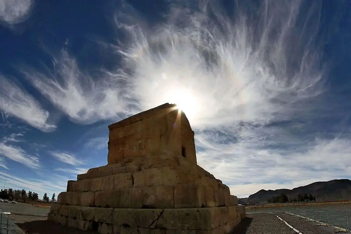 درون آرامگاه کوروش این شکلی است+عکس