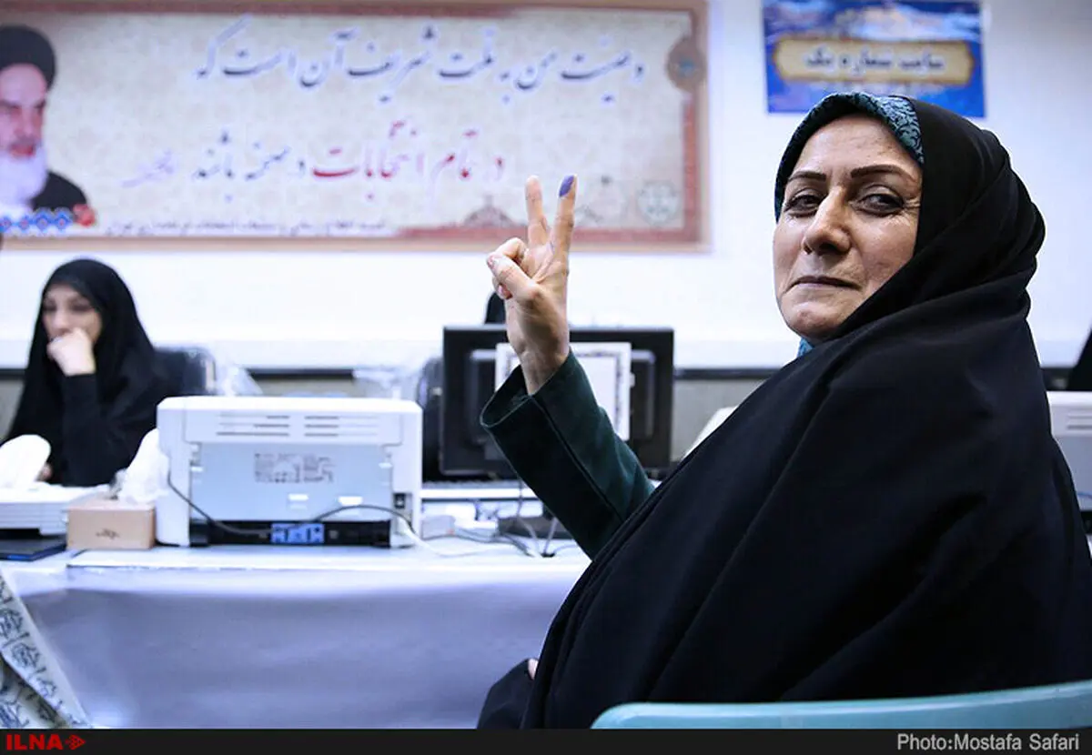 از حضور چشمگیر اصلاح‌طلبان و بازیگر زن جوان در اولین روز ثبت‌نام انتخابات شوراها تا پاسخ ساعی به انتقادات