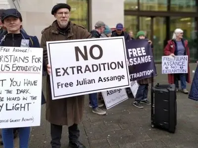 آسانژ باید بی‌معطلی آزاد شود