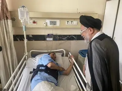 عیادت دستیار ویژه رئیس‌جمهور  از مجروحان جنگ تحمیلی رژیم صهیونیستی؛ دلجویی از بانوی مسیحی و کودکان آسیب‌دیده